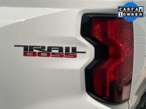 Used 2024 Chevrolet Colorado Trail Boss w/ Technology Package AWD/4WD image 32