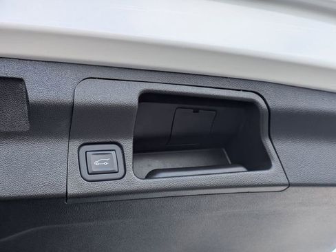 Used 2023 GMC Acadia SLT w/ Elevation Edition image 35