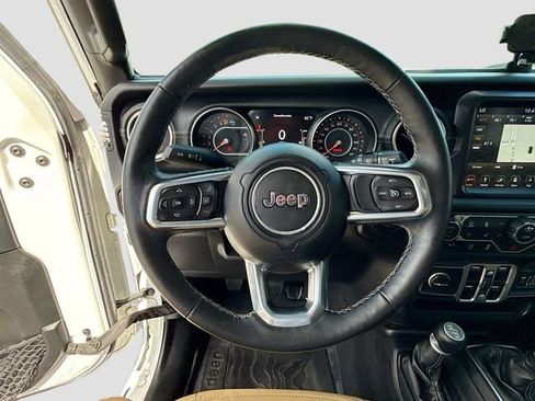 Used 2018 Jeep Wrangler Unlimited Sahara AWD/4WD image 11
