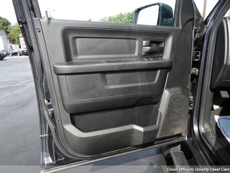 Used 2017 RAM 1500 Express w/ Express Value Package AWD/4WD image 21