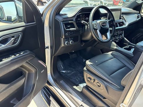 Used 2024 GMC Yukon SLT AWD/4WD image 8