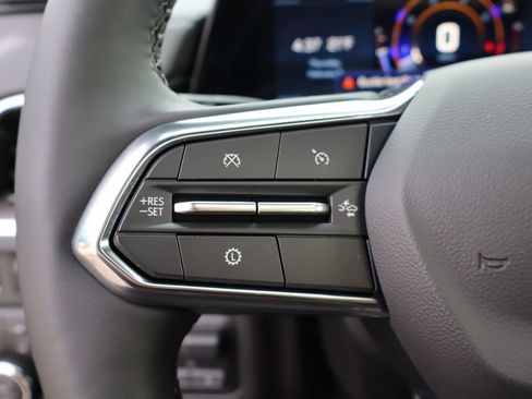 Used 2025 Chevrolet Suburban Z71 w/ Z71 Off-Road Package image 19