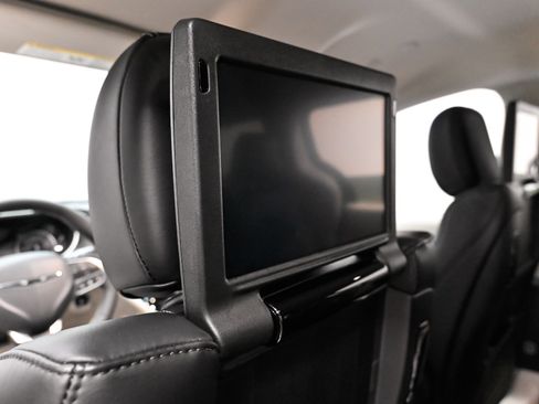 Used 2023 Chrysler Pacifica Touring-L w/ Uconnect Theater Family Group FWD image 61
