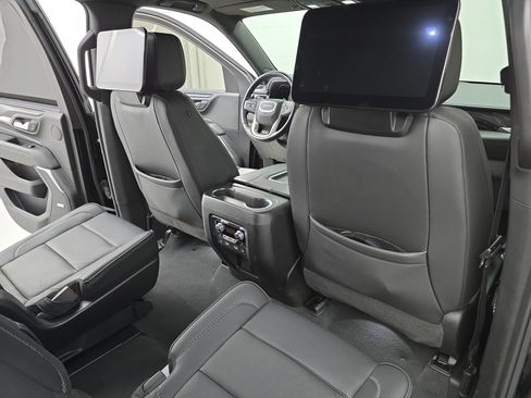 Used 2023 GMC Yukon Denali w/ Denali Reserve Package image 11
