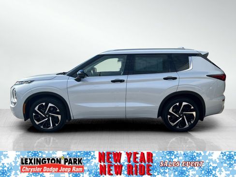 Used 2023 Mitsubishi Outlander SEL image 3