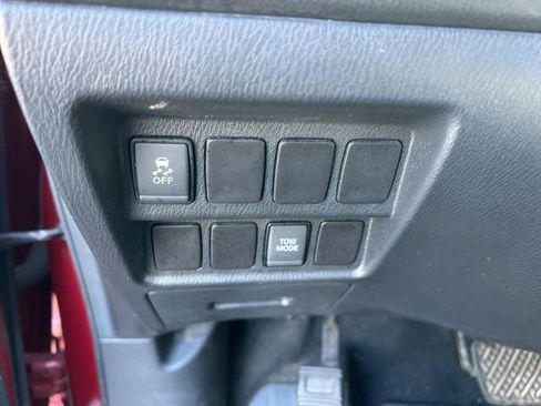 Used 2017 Nissan Pathfinder SV image 10