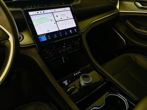 Used 2022 Jeep Grand Cherokee L Limited image 26