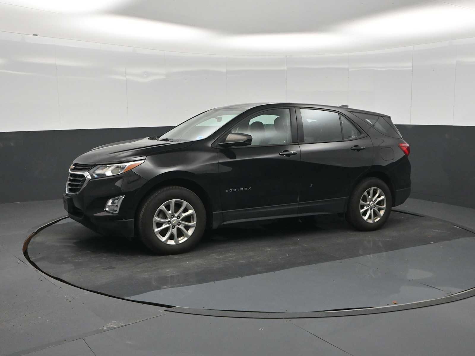 Used 2019 Chevrolet Equinox LS AWD/4WD image 3