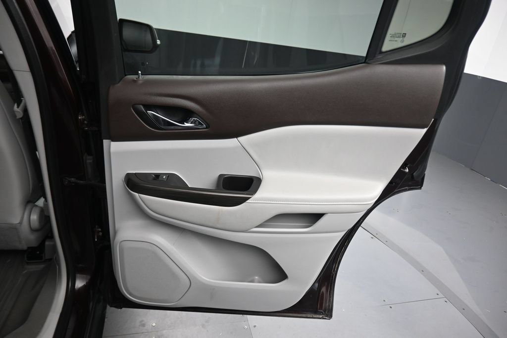 Used 2020 GMC Acadia SLT w/ Trailering Package FWD image 46