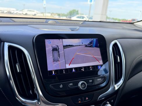 Used 2023 Chevrolet Equinox Premier FWD image 18