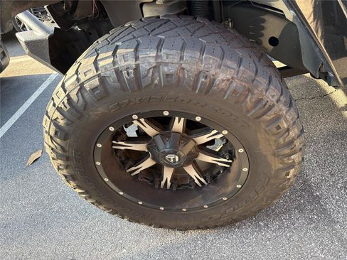 Used 2014 Jeep Wrangler Unlimited Sahara w/ Max Tow Package AWD/4WD image 7