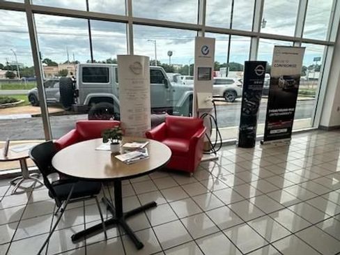 Used 2018 Chevrolet Silverado 1500 LT AWD/4WD image 39