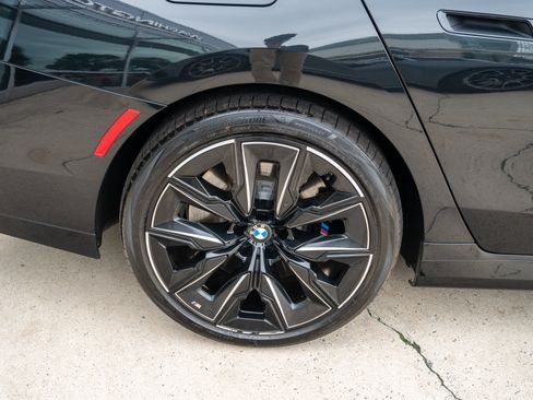 Used 2023 BMW 760i xDrive AWD/4WD image 10