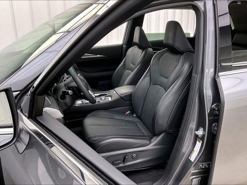 Certified 2025 INFINITI QX60 Luxe image 8