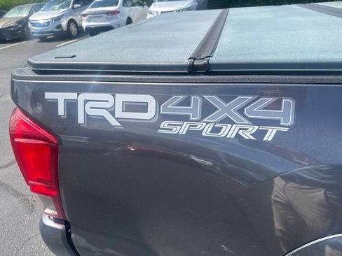 Used 2017 Toyota Tacoma SR AWD/4WD image 11