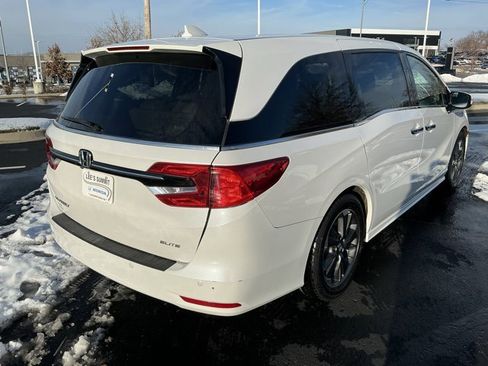 Used 2023 Honda Odyssey Elite image 3