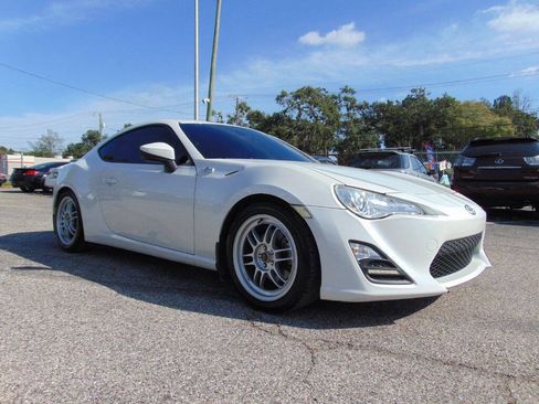 Used 2014 Scion FR-S image 2
