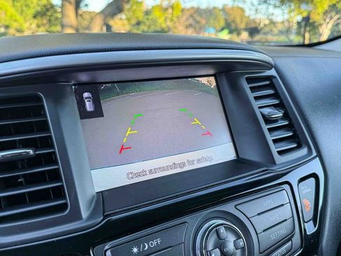 Used 2019 Nissan Pathfinder S image 30