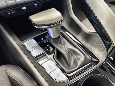 Certified 2025 Hyundai Elantra SEL FWD image 22