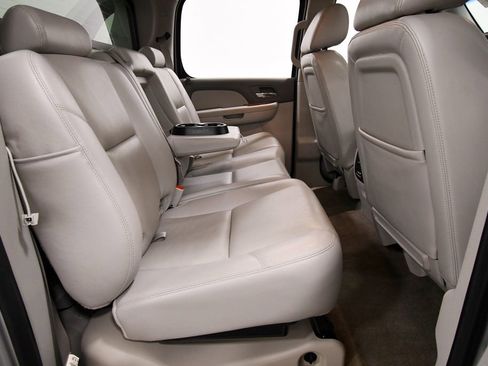 Used 2013 Chevrolet Avalanche LTZ AWD/4WD image 19