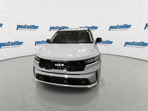 Used 2023 Kia Sorento EX image 4