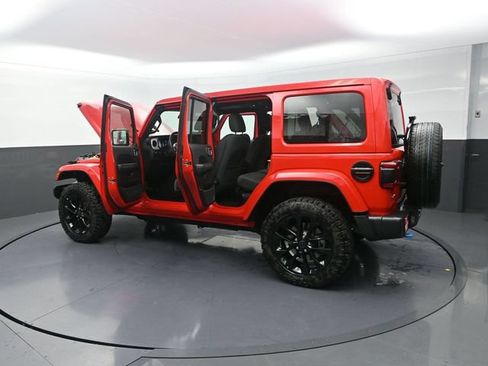 Used 2024 Jeep Wrangler Unlimited Sahara AWD/4WD image 42