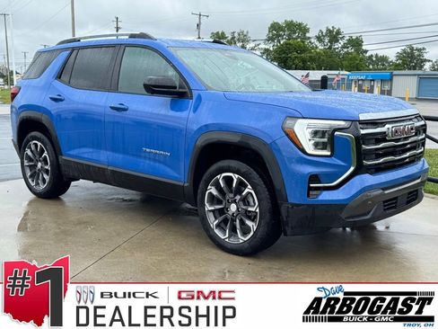 Used 2026 GMC Terrain Elevation w/ Elevation Premium Package FWD image 1