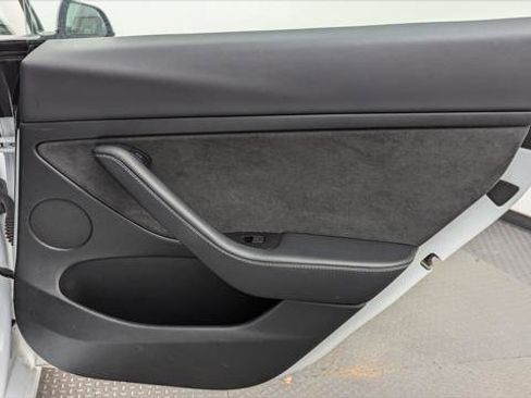 Used 2023 Tesla Model 3 Standard Range image 18