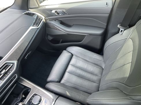 Used 2022 BMW X5 M50i w/ Premium Package image 11