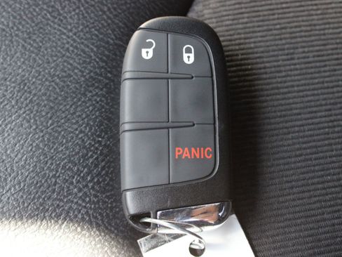 Used 2025 Jeep Compass Trailhawk AWD/4WD image 50