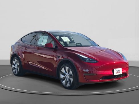 Used 2024 Tesla Model Y Long Range image 3
