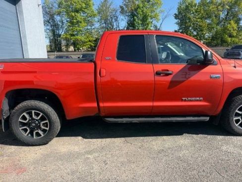 Used 2018 Toyota Tundra SR5 w/ TRD Off Road Package AWD/4WD image 6