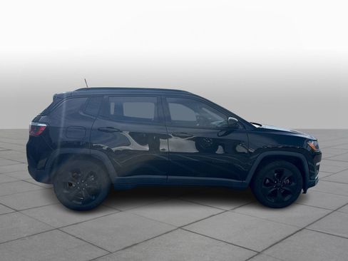 Used 2019 Jeep Compass Latitude FWD image 4