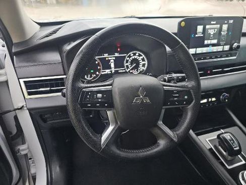 Used 2023 Mitsubishi Outlander SE FWD image 5
