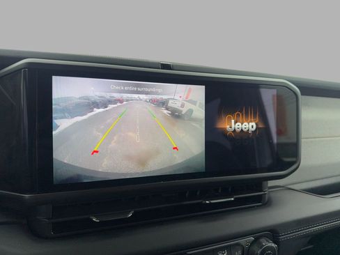 Used 2025 Jeep Wrangler Unlimited Sahara image 18