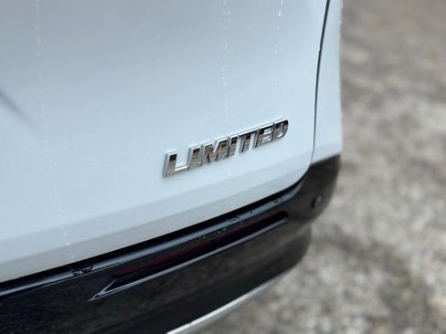 Used 2025 Toyota Sienna Limited AWD/4WD image 47