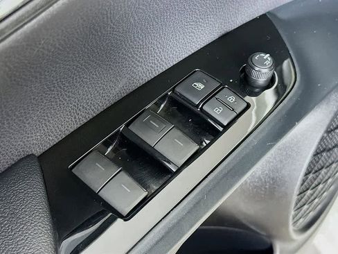 Used 2019 Toyota Prius Prime Plus FWD image 28