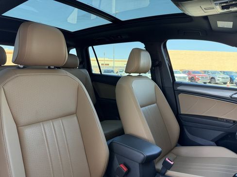 Used 2024 Volkswagen Tiguan SE w/ Panoramic Sunroof Package FWD image 41