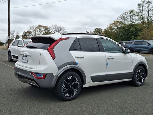 New 2025 Kia Niro Wave w/ Wave Preserve Package image 4