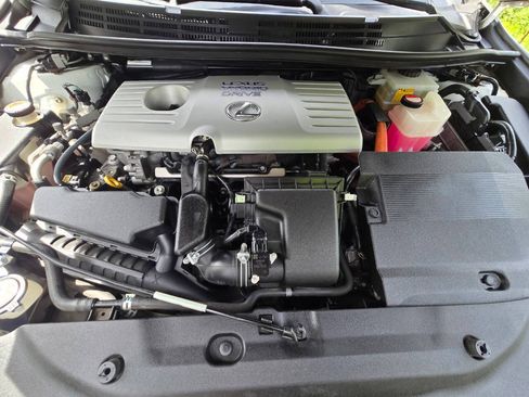 Used 2015 Lexus CT 200h w/ Navigation Package FWD image 31