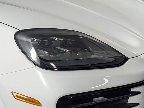 New 2026 Porsche Cayenne Coupe AWD/4WD image 15