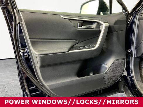 Used 2020 Toyota RAV4 XLE w/ Convenience Package FWD image 16