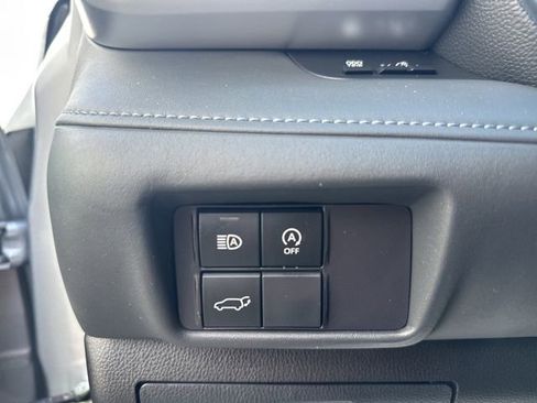 Used 2024 Toyota Highlander LE image 26