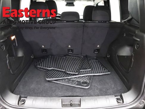 Used 2023 Jeep Renegade Latitude AWD/4WD image 9