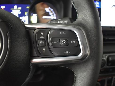 Used 2025 Jeep Wrangler Unlimited Sahara AWD/4WD image 17