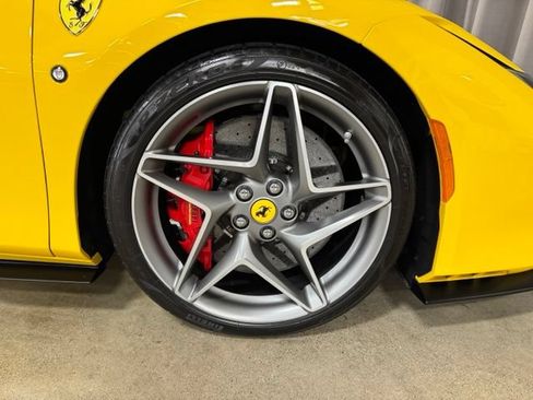 Used 2020 Ferrari F8 Tributo RWD image 33