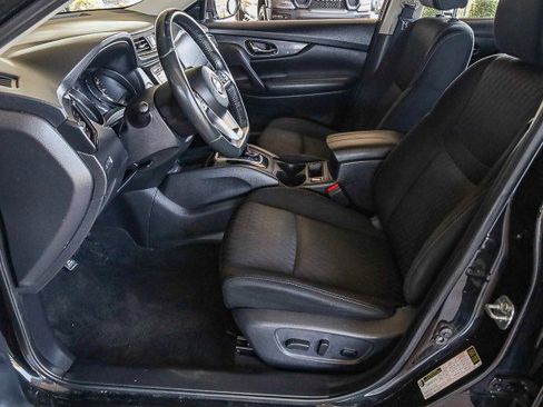 Used 2018 Nissan Rogue SV image 9