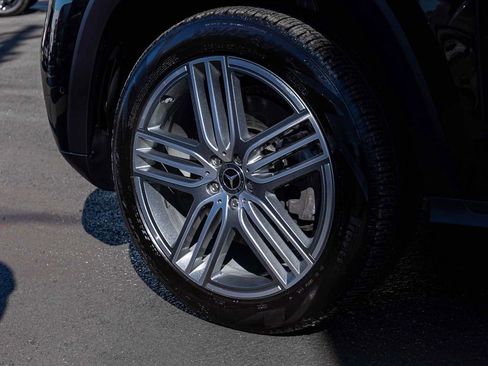 Used 2025 Mercedes-Benz GLS 450 4MATIC image 7