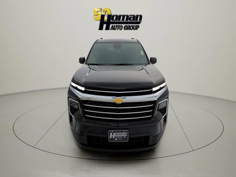 Used 2025 Chevrolet Traverse LT image 8