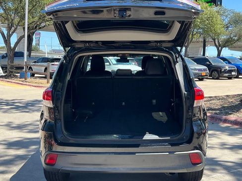 Used 2019 Toyota Highlander LE FWD image 24